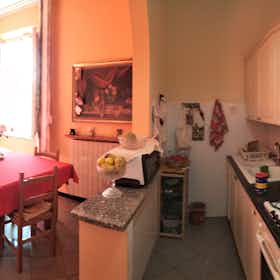 Privé kamer te huur voor € 430 per maand in Vinci, Via Piccaratico