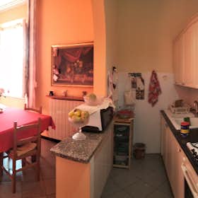 Отдельная комната сдается в аренду за 430 € в месяц в Vinci, Via Piccaratico