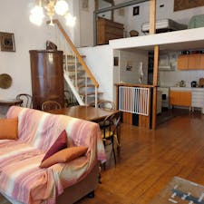 Studio for rent for €1,200 per month in Bologna, Via Solferino