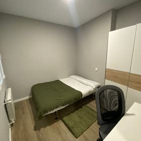 Private room for rent for €900 per month in Madrid, Calle de Tetuán