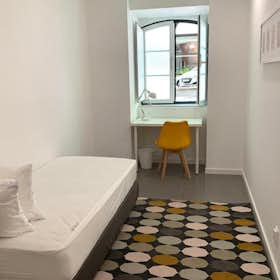 Private room for rent for €580 per month in Lisbon, Avenida Elias Garcia