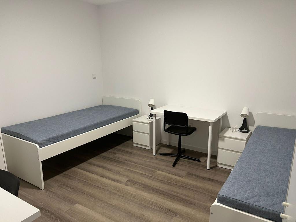 Shared room for rent for €600 per month in Porto, Rua do Alto da Bela