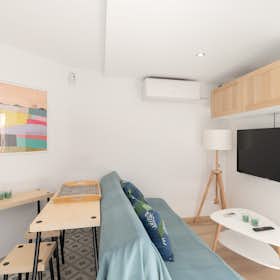 Apartment for rent for €1,350 per month in Barcelona, Carrer de París