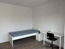 Отдельная комната сдается в аренду за 350 € в месяц в Porto, Rua do Alto da Bela