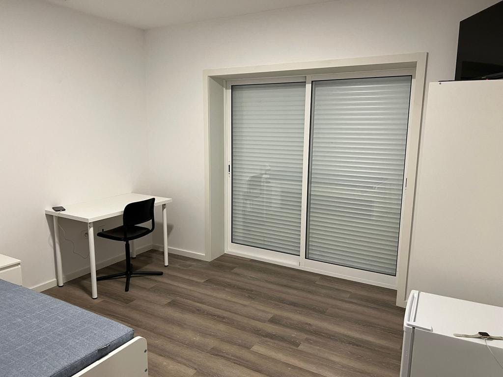 Shared room for rent for €600 per month in Porto, Rua do Alto da Bela