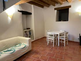 房源 正在以 €774 的月租出租，其位于 Borghetto d'Arroscia, Frazione Ubaghetta