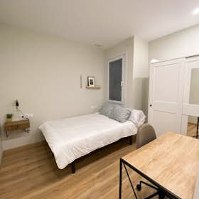Private room for rent for €800 per month in Barcelona, Carrer de la Riera de Sant Miquel