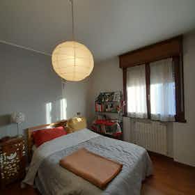 私人房间 正在以 €400 的月租出租，其位于 Parma, Via Artemisia Gentileschi