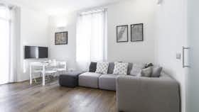 Appartamento in affitto a 2.400 € al mese a Milan, Viale Nazario Sauro