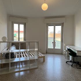 Private room for rent for €900 per month in Milan, Via Giuseppe Sercognani