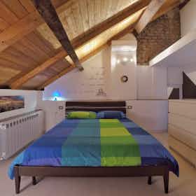 Appartement te huur voor € 850 per maand in Cologno Monzese, Via Giuseppe Verdi