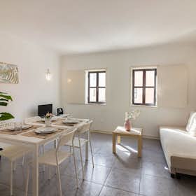 Квартира за оренду для 1 131 EUR на місяць у Loulé, Avenida da Marina