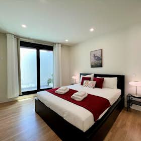 Apartment for rent for €1,894 per month in Faro, Rua Compromisso