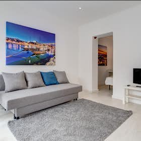 Apartment for rent for €1,147 per month in Lisbon, Travessa das Isabéis
