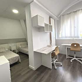 Отдельная комната сдается в аренду за 940 € в месяц в Dos Hermanas, Calle Tramontana