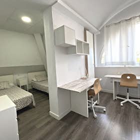 Habitación compartida for rent for 875 € per month in Dos Hermanas, Calle Tramontana