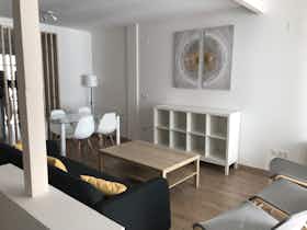 Shared room for rent for €570 per month in Sevilla, Avenida Reina Mercedes