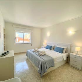 Apartment for rent for €1,512 per month in Loulé, Urbanização Quinta do Romão