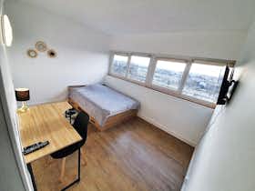 Отдельная комната сдается в аренду за 579 € в месяц в Massy, Place de Mogador