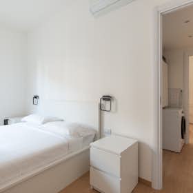 Apartment for rent for €1,870 per month in Milan, Via Andrea del Castagno