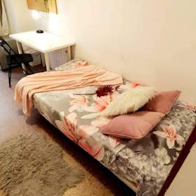 Private room for rent for €549 per month in Madrid, Plaza de Santa Ana