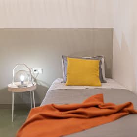 Private room for rent for €748 per month in Barcelona, Carrer de Muntaner