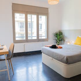 Private room for rent for €1,063 per month in Barcelona, Carrer de Muntaner