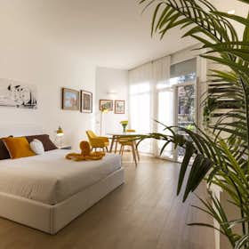 Apartment for rent for €2,142 per month in Milan, Via dei Tulipani
