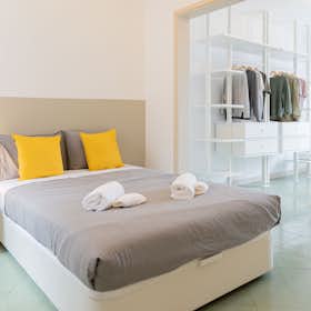 Private room for rent for €1,087 per month in Barcelona, Carrer de Muntaner