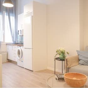 Apartment for rent for €895 per month in Madrid, Paseo de Perales