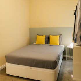Private room for rent for €833 per month in Barcelona, Carrer de Santaló