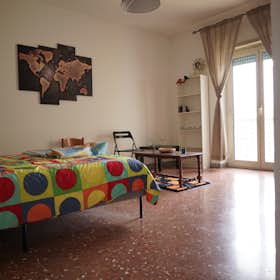 Private room for rent for €650 per month in Rome, Via Calpurnio Fiamma