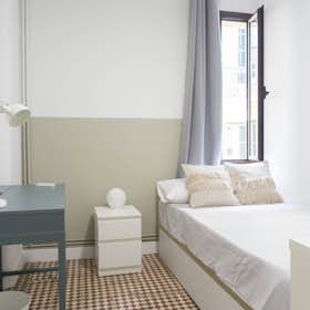 Private room for rent for €913 per month in Barcelona, Travessera de Gràcia
