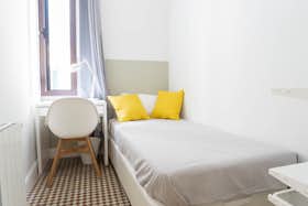 Private room for rent for €842 per month in Barcelona, Travessera de Gràcia