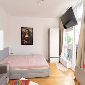 Apartment for rent for €1,480 per month in Berlin, Keithstraße