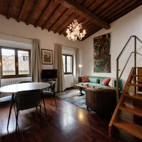 Apartment for rent for €2,550 per month in Florence, Via San Giovanni