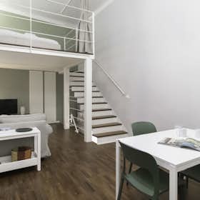 Apartment for rent for €2,600 per month in Milan, Via Piero della Francesca
