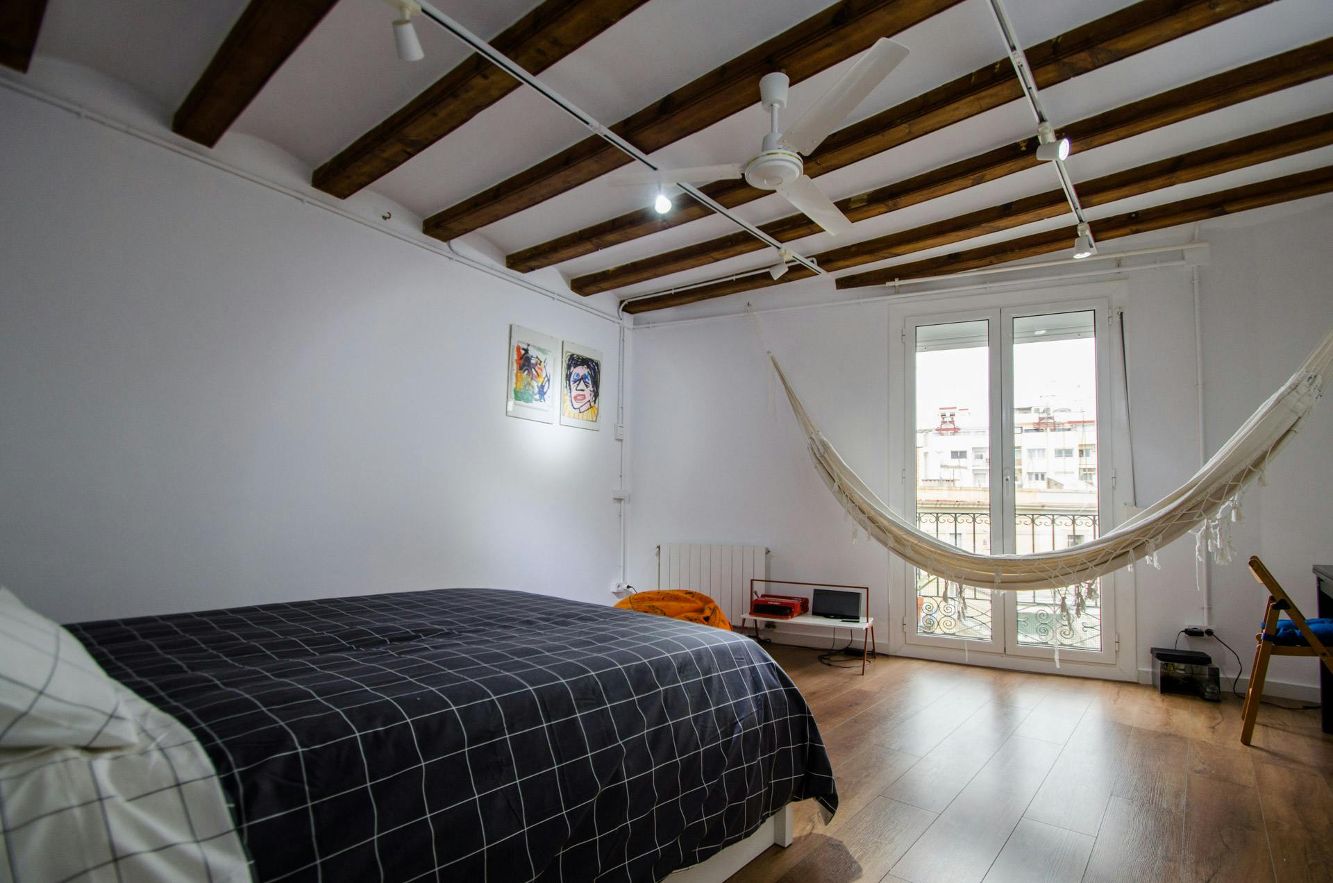 Apartment for rent for €1,150 per month in Barcelona, Plaça del Pedró