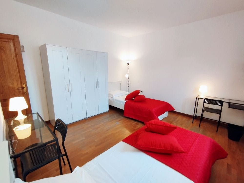 Shared room for rent for €350 per month in Florence, Via Francesco Calzolari