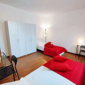 Habitación compartida en alquiler por 420 € al mes en Florence, Via Francesco Calzolari