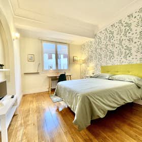 Private room for rent for €680 per month in Bilbao, Juan Ajuriaguerra kalea