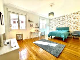 Отдельная комната сдается в аренду за 880 € в месяц в Bilbao, Juan Ajuriaguerra kalea