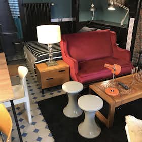 Studio for rent for €765 per month in Saint-Gilles, Rue Defacqz
