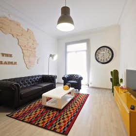 Apartment for rent for €3,500 per month in Barcelona, Carrer de la Creu Coberta
