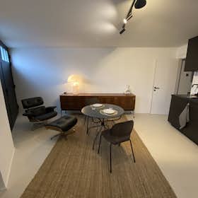 Studio for rent for €1,760 per month in Etterbeek, Avenue de l'Armée