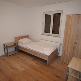 Apartment for rent for €2,500 per month in Stuttgart, Hackstraße