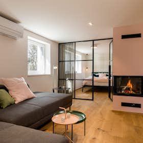 Apartment for rent for €1,800 per month in Ljubljana, Vipavska ulica