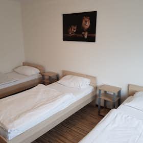Apartment for rent for €2,000 per month in Stuttgart, Wollerweg
