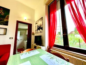 单间公寓 正在以 €1,000 的月租出租，其位于 Varese, Via Vittoria Colonna