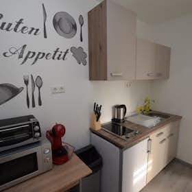 Apartment for rent for €2,000 per month in Stuttgart, Aachener Straße